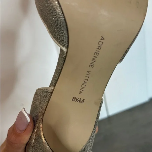 Adrienne Vittadini Leather Gold Pointed Toe Heels Pumps - 8.5 - Picture 5 of 5